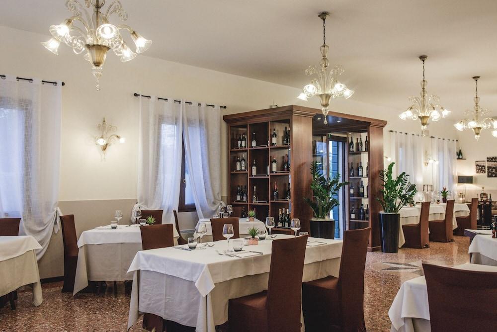 Hotel Alla Villa Fini دولو المظهر الخارجي الصورة