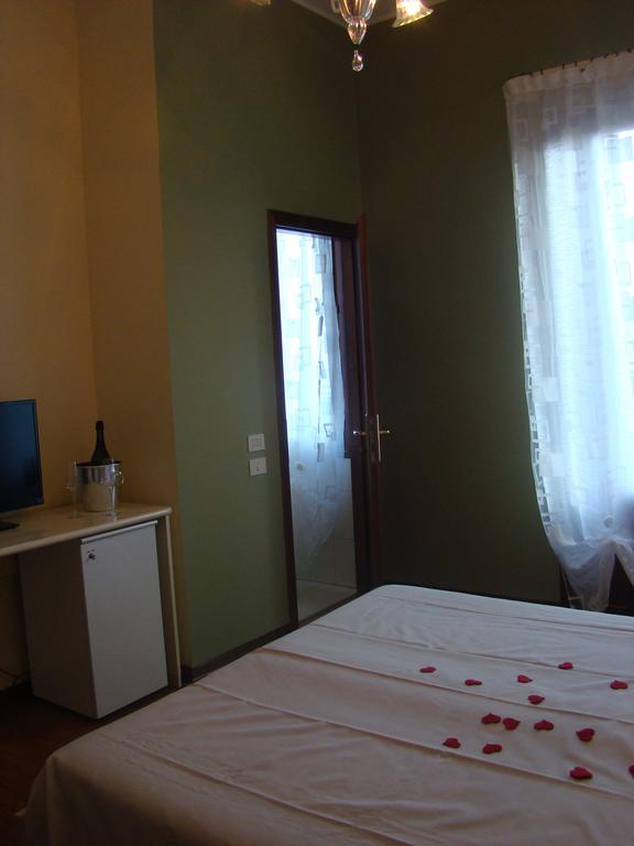 Hotel Alla Villa Fini دولو الغرفة الصورة