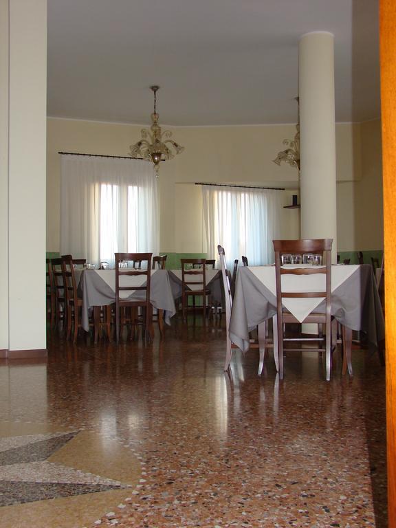 Hotel Alla Villa Fini دولو المظهر الخارجي الصورة