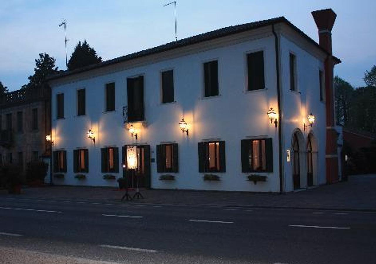 Hotel Alla Villa Fini دولو المظهر الخارجي الصورة